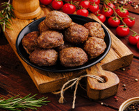 Esse foi o melhor truque que eu aprendi para acertar na textura das almôndegas: agora parecem um prato de restaurante