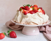 Pavlova não é difícil de fazer e eu vou provar: sua família toda vai ficar de queixo caído quando provar essa receita
