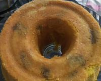 BOLO DE FUBÁ COM  GOIABADA E COCO