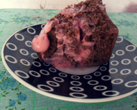 Bolo de chocolate com danone na travessa