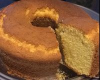 Bolo de fubá com creme de leite