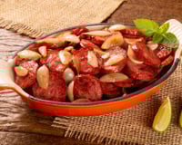 Linguiça acebolada com orégano