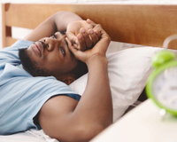 Sempre achei que acordar de madrugada era um problema, até que descobri dormir direto é uma invenção moderna