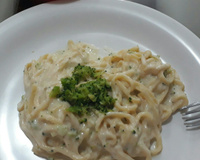 Molho branco com requeijão e brócolis