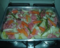 Linguiça com legumes ao forno