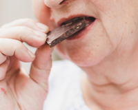 A mulher que viveu 122 anos e nunca abriu mão do chocolate: conheça a fascinante e alegre história de Jeanne Calment