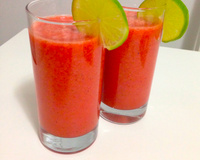 Suco refrescante de frutas vermelhas