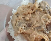 Bife acebolado com molho de maionese