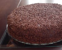 Bolo recheado de chocolate e cobertura ganache