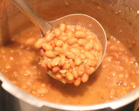 O segredo de um feijão cremoso e muito saboroso que dura até 5 dias na geladeira