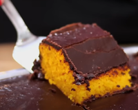 É assim que eu faço uma cobertura durinha para o bolo de cenoura (fica parecendo com a de brownie!)