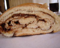 Pão caseiro recheado com chocolate