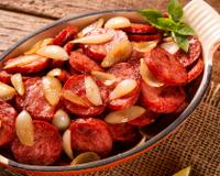 A linguiça calabresa faz mal para a saúde? Descubra de uma vez por todas se pode consumi-la