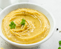 Nem batata, nem abóbora: esse é o ingrediente que eu utilizo para fazer um purê proteico e perfeito para todas as refeições