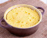 Sobremesa saudável que desaparece da mesa em instantes e não engorda: delicioso bolo de ricota e maçã na caneca