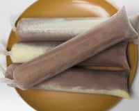 Porções de geladinho gourmet de leite em pó com creme de avelã