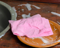 Poucas pessoas sabem de quanto em quanto tempo se lava o pano de prato (especialmente se encostar em carne!) e a toalha de banho