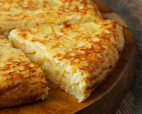 Os chefs concordam: “A melhor fritada leva 1 cebola, 6 batatas, 6 ovos e 300 ml de óleo”