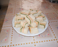 Sanduíche colorido gelado