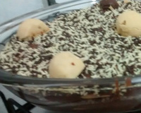 Pavê de creme de avelã e bombom