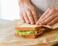 Nem frango, nem atum: o melhor recheio para sanduíche natural é feito com essa proteína maravilhosa