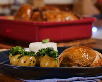 Frango assado com gremolata de batatas