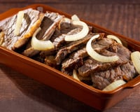 Carne de sol com cebolas