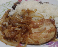 Filé de frango acebolado