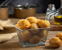 Esses bolinhos de bacalhau esgotam todo Natal e agora minha tia compartilhou a receita que todos pedem!