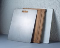 É melhor usar tábua de corte de madeira, plástico, metal ou vidro? TudoGostoso explica a diferença entre cada uma delas