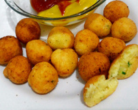 Pão de queijo frito