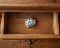 Pouca gente sabe, mas o papel alumínio ajuda a eliminar cheiro de mofo nas gavetas