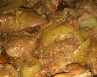 Iscas de fígado aceboladas