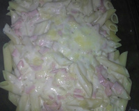 Macarrão com presunto e molho branco