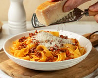 Não se prenda ao parmesão: a alternativa ideal para usar no macarrão e ter um sabor delicioso de queijo