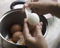 Truque para descascar ovos com facilidade: confira