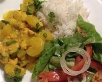 Peito de frango com mandioca e leite de coco