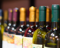 Já salva, anota ou printa e manda pra quem bebe vinho Reservado: o que você precisa saber sobre a bebida, segundo esse sommelier