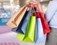 Se você tem sacolas de papel em casa, você tem um tesouro: 5 maneiras de aproveitar esse item no dia a dia