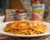 Macarrão com queijo e presunto ao forno