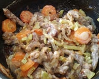 Iscas de carne com legumes cremoso