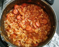 O suculento macarrão com salsicha