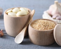 Qual a diferença entre alho fresco e desidratado nas receitas? TudoGostoso explica quando você deve usar cada um!