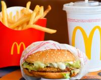 Como comer de graça no McDonald's para sempre? Saiba como funciona o sistema exclusivo que até o Bill Gates possui