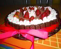 Bolo de chocolate e morango com Twix