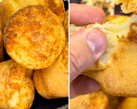 Nem sovar, nem enrolar: só misturar e assar esse pão de queijo de preguiçoso