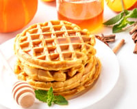 Café da manhã de hotel sem sair de casa: Máquina de waffle da Mondial esta com 45% de desconto