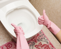 Nunca mais esfreguei vaso sanitário desde que descobri como fazer essas bombas de limpeza caseira