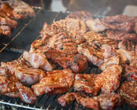 Perguntei ao açougueiro qual o melhor corte de carne de porco para grelhar: "Todo mundo acha que é o pescoço, mas..."