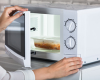 Cozinhando com micro-ondas: 8 acessórios perfeitos para o eletrodoméstico
